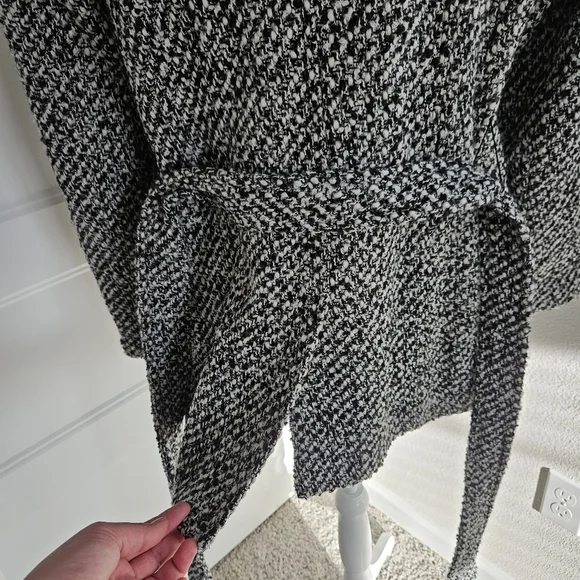 Calvin Klein Women's Black and White Tweed Pea Coat. Size 8P - Picture 4 of 8